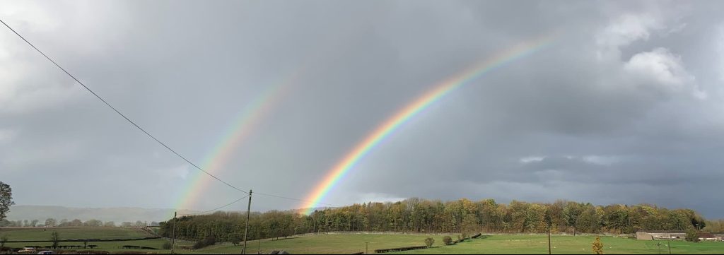 Foto-regenboog-aangepast-e1685455515654-1024x361