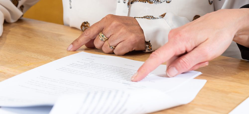 Doornemen en opstellen van juridische documenten