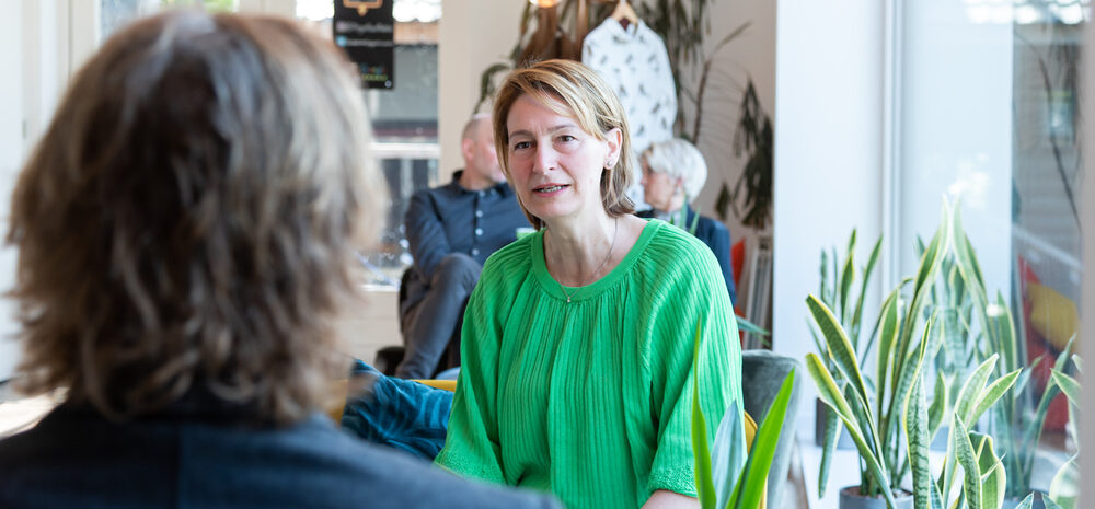 Goed-adviesgesprek-met-overname-adviseur Goed adviesgesprek tussen klant en overname adviseur